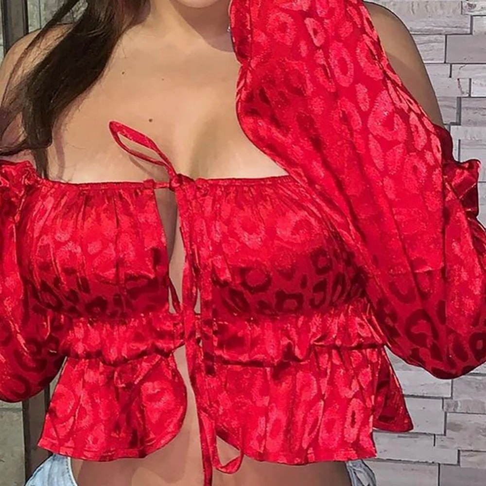 Red leopard shoulder top